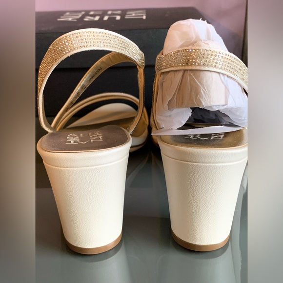 Naturalizer NWT Women's white Sandal Vanessa 2 size 9 New in Box sparkly 2024 - Picture 13 of 14